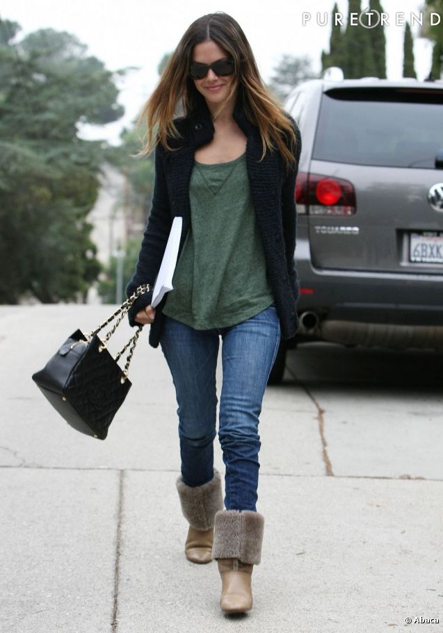 29426-a-atriz-combina-look-casual-com-botas-637x0-3