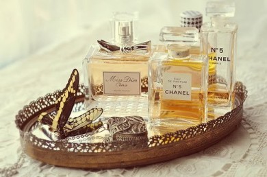 perfumes-tray