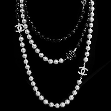 chanel-pearl-necklace
